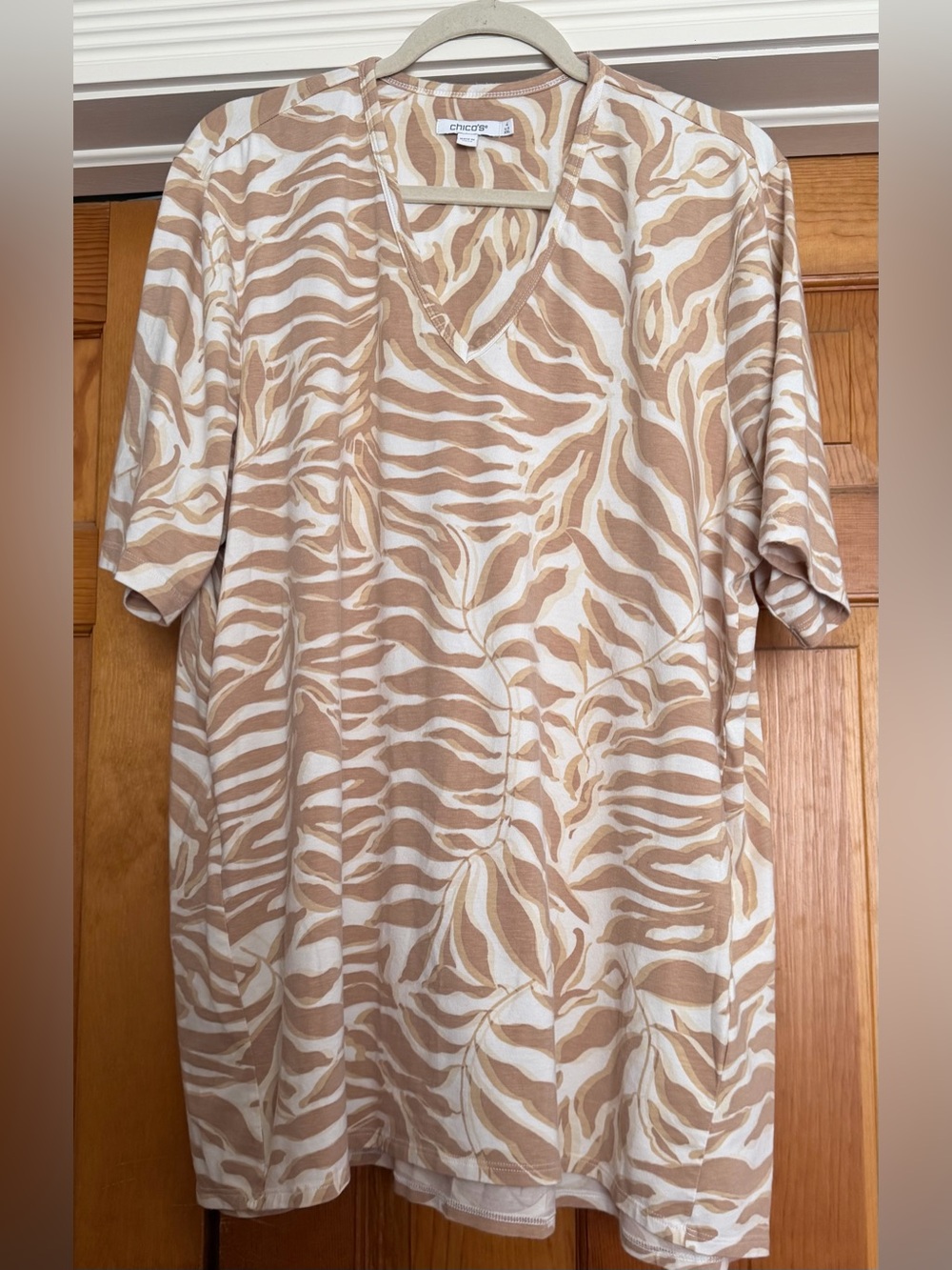 Chico's Beige & White V-Neck Zebra Print women’s shirt